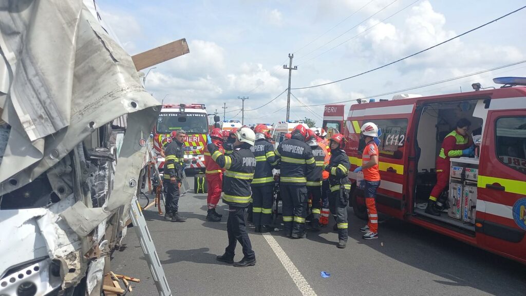 FOTO Accident grav între un autocar și un camion, în județul Iași/ Planul Roșu de Intervenție a fost activat UPDATE Imagine WhatsApp 2025 05 23 la 14.42.09 67ccf4b8