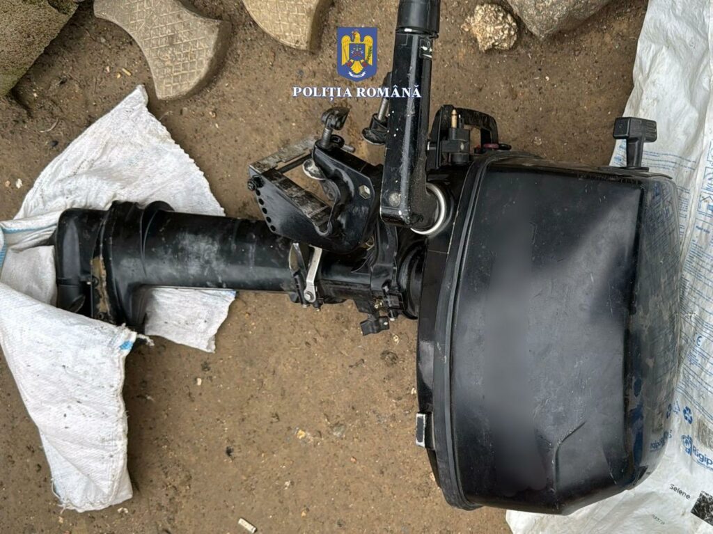 Percheziții în mai multe sate din Constanța: Polițiștii au ridicat o armă letală și zeci de plase de pescuit interzise 3 Percheziții în mai multe sate din Constanța: Polițiștii au ridicat o armă letală și zeci de plase de pescuit interzise Imagine WhatsApp 2025 05 27 la 16.01.15 bd72c0df