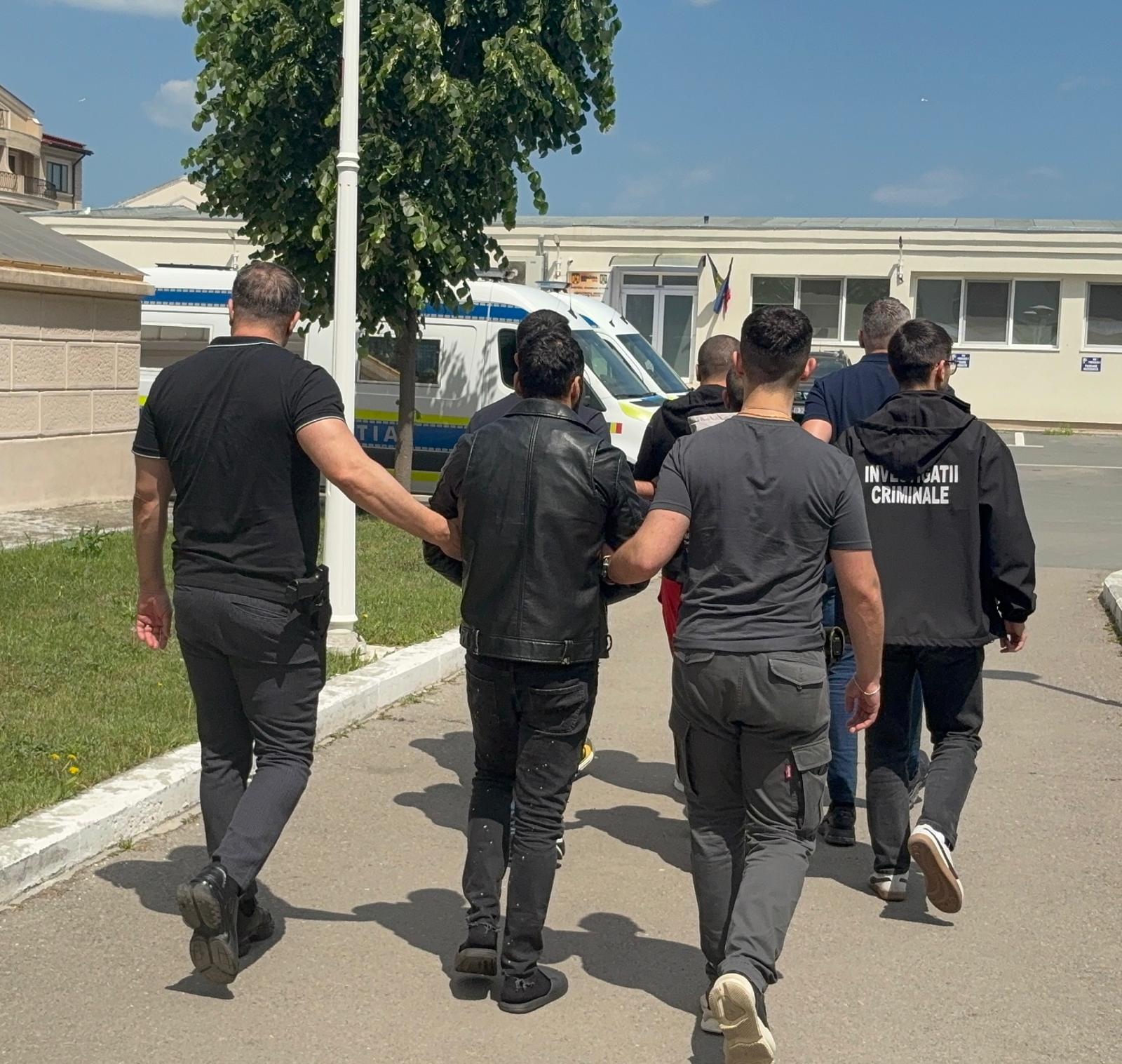 Trei bărbați și o FEMEIE, arestați preventiv pentru proxenetism/ Își forțau soțiile să se prostitueze Imagine WhatsApp 2025 05 29 la 15.25.54 9cae6877 1