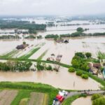 Sunt localități întregi unde nu se mai poate circula decât cu barca. Alerta de cod roșu de inundații a fost prelungită Inundatii 2025 drona 1 1140x660 1