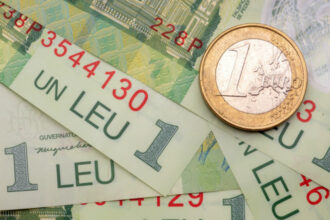 Leul se apreciază față de euro, dar scade față de dolar MTRjY2U2ZDJhNDQzZWZmODNmNmFjNTM4NmY0NTQ4YjM.thumb