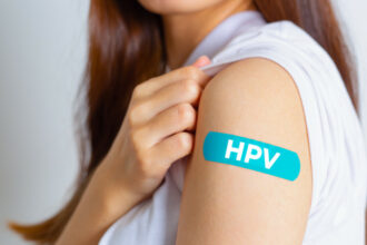 Legea vaccinării gratuite împotriva HPV la fete și băieți între 11 și 26 de ani, adoptată de Parlament PTMxODZjYjZmNTU5NzA0MmI2MjM1N2ZkNjI2YjI1ODk3.thumb