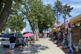 Stațiunea Eforie intră în febra verii: Spații comerciale scoase la vânzare înainte de sezon Plaja Debarcader 2022 12