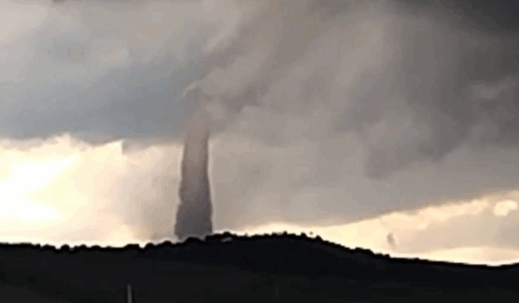 VIDEO Tornadă în localitatea Horia, Tulcea. Avertizare meteo cod portocaliu. Pompierii se pregătesc să intervină UPDATE 3 VIDEO Tornadă în localitatea Horia, Tulcea. Avertizare meteo cod portocaliu. Pompierii se pregătesc să intervină UPDATE Screenshot 2025 05 07 195737