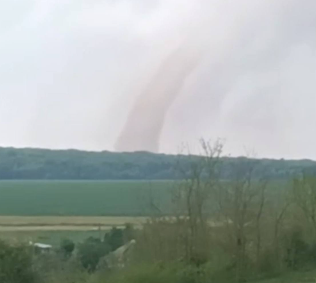 VIDEO Tornadă în localitatea Horia, Tulcea. Avertizare meteo cod portocaliu. Pompierii se pregătesc să intervină UPDATE 4 VIDEO Tornadă în localitatea Horia, Tulcea. Avertizare meteo cod portocaliu. Pompierii se pregătesc să intervină UPDATE Screenshot 2025 05 07 195800
