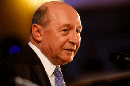 Traian Băsescu, mesaj după ce a votat: Poporul decide între un candidat pro-Moscova și unul pro-atlantic Traian Basescu