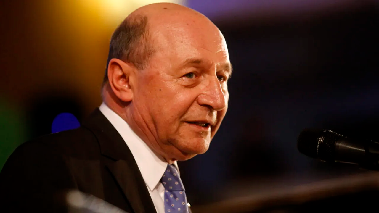 Traian Băsescu, mesaj după ce a votat: Poporul decide între un candidat pro-Moscova și unul pro-atlantic Traian Basescu
