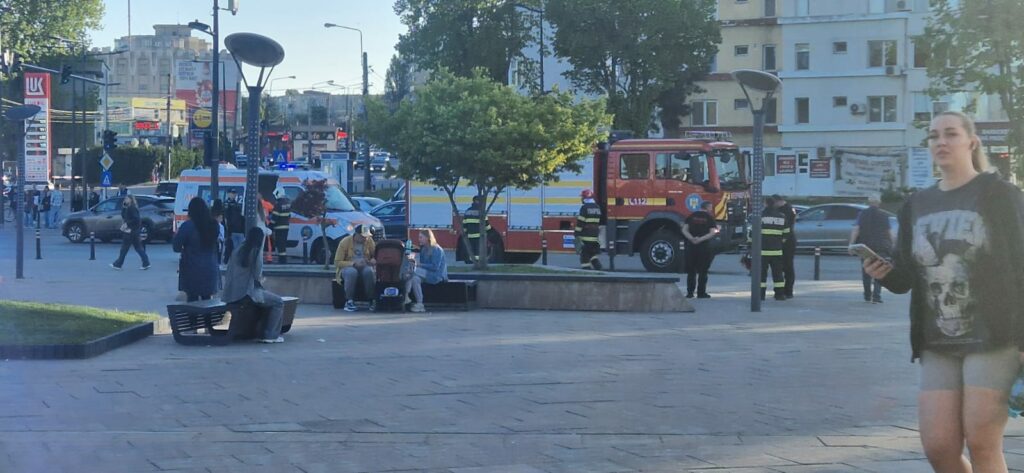 FOTO VIDEO Incident cu spray paralizant în parcarea City Mall Constanța/ Un tânăr a ajuns la spital UPDATE 2 FOTO VIDEO Incident cu spray paralizant în parcarea City Mall Constanța/ Un tânăr a ajuns la spital UPDATE WhatsApp Image 2025 05 02 at 18.50.44