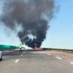 VIDEO O mașină a luat foc pe A2, sensul de mers spre Constanța / Traficul a fost întrerupt WhatsApp Image 2025 05 02 at 20.43.17