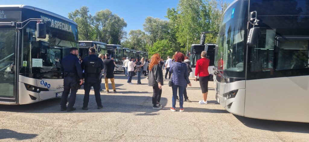 FOTO VIDEO Sacii cu buletinele de vot sunt transportați la secțiile din Constanța / Suplimentare pe județ în contextul minivacanței de 1 Mai 2 FOTO VIDEO Sacii cu buletinele de vot sunt transportați la secțiile din Constanța / Suplimentare pe județ în contextul minivacanței de 1 Mai WhatsApp Image 2025 05 03 at 16.50.52 1