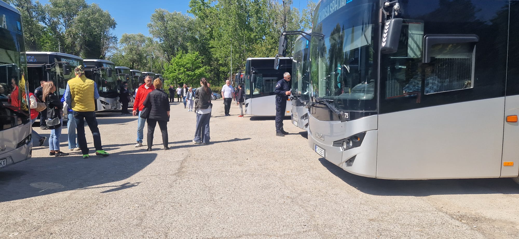 FOTO VIDEO Sacii cu buletinele de vot sunt transportați la secțiile din Constanța / Suplimentare pe județ în contextul minivacanței de 1 Mai WhatsApp Image 2025 05 03 at 16.50.52 3