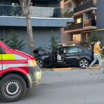 FOTO VIDEO UPDATE O mașină a intrat într-un copac în stațiunea Mamaia, zona Hotelului Majestic / Trei victime transportate la spital WhatsApp Image 2025 05 03 at 19.59.50