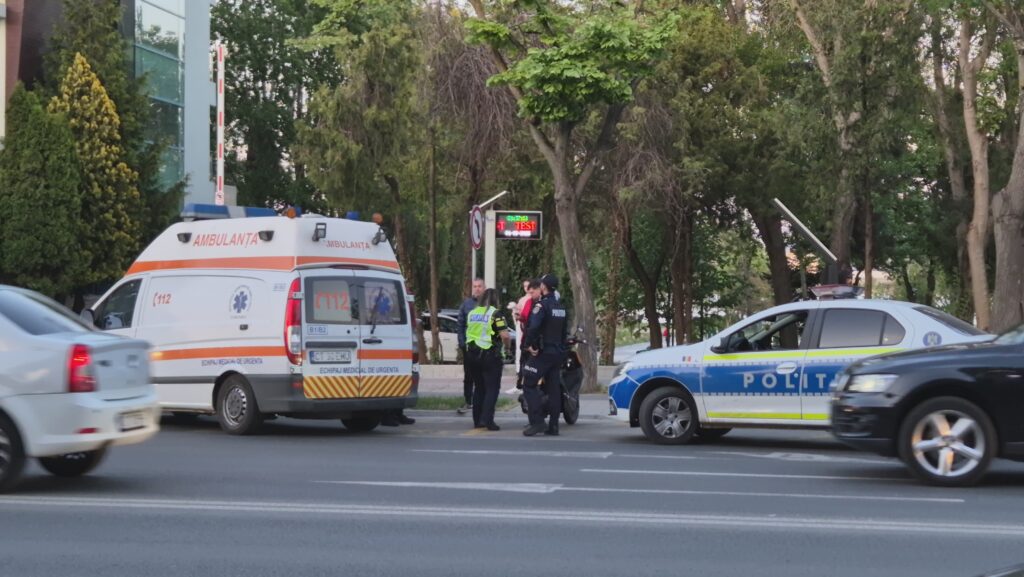 FOTO VIDEO O victimă a ajuns la spital după un accident între o mașină și un scuter, la Hotel Zodiac din județul Constanța 7 FOTO VIDEO O victimă a ajuns la spital după un accident între o mașină și un scuter, la Hotel Zodiac din județul Constanța WhatsApp Image 2025 05 03 at 20.05.31 1