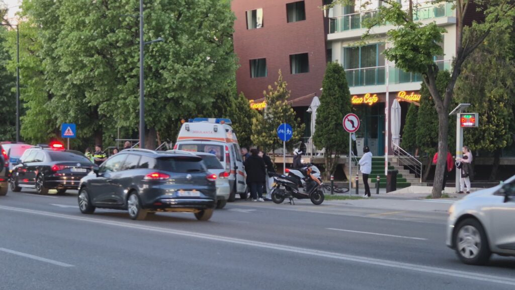 FOTO VIDEO O victimă a ajuns la spital după un accident între o mașină și un scuter, la Hotel Zodiac din județul Constanța 4 FOTO VIDEO O victimă a ajuns la spital după un accident între o mașină și un scuter, la Hotel Zodiac din județul Constanța WhatsApp Image 2025 05 03 at 20.09.06 1