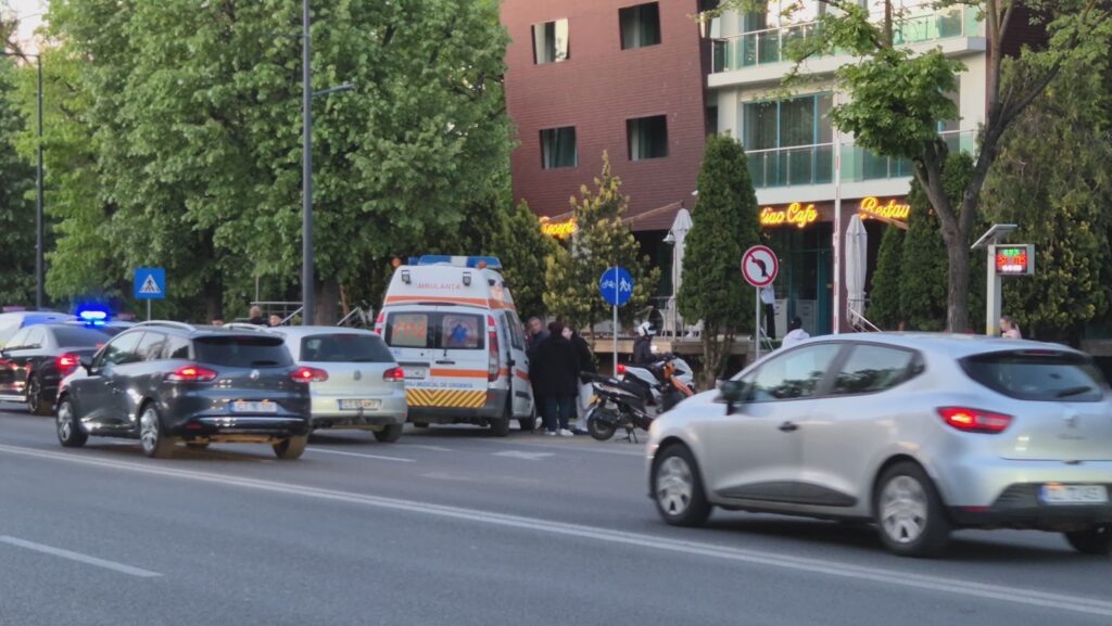 FOTO VIDEO O victimă a ajuns la spital după un accident între o mașină și un scuter, la Hotel Zodiac din județul Constanța 3 FOTO VIDEO O victimă a ajuns la spital după un accident între o mașină și un scuter, la Hotel Zodiac din județul Constanța WhatsApp Image 2025 05 03 at 20.09.07