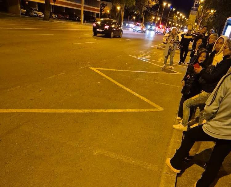 Situație absurdă: se plâng oamenii că Primăria îi duce la concertul din Mamaia, dar îi lasă acolo WhatsApp Image 2025 05 03 at 22.08.14