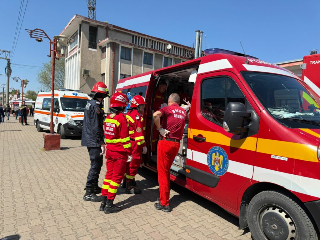 FOTO VIDEO Plan Roșu de Intervenție la Gara Constanța: mai multe victime au fost transportate la spital după un accident feroviar între două trenuri UPDATE 11 FOTO VIDEO Plan Roșu de Intervenție la Gara Constanța: mai multe victime au fost transportate la spital după un accident feroviar între două trenuri UPDATE WhatsApp Image 2025 05 04 at 15.01.43
