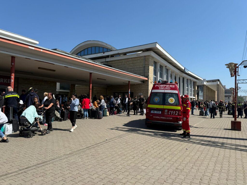 FOTO VIDEO Plan Roșu de Intervenție la Gara Constanța: mai multe victime au fost transportate la spital după un accident feroviar între două trenuri UPDATE 10 FOTO VIDEO Plan Roșu de Intervenție la Gara Constanța: mai multe victime au fost transportate la spital după un accident feroviar între două trenuri UPDATE WhatsApp Image 2025 05 04 at 15.01.43 2