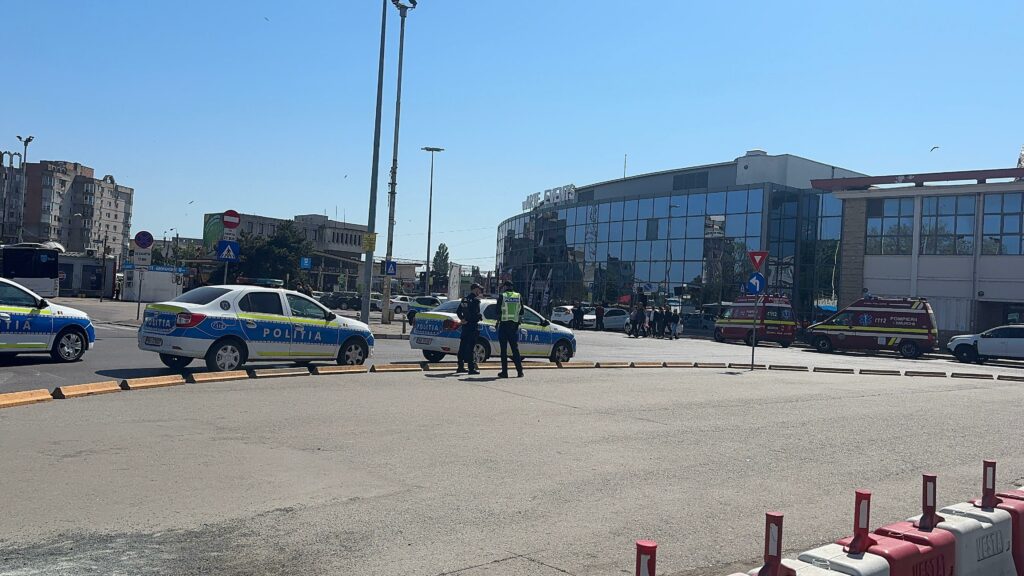 FOTO VIDEO Plan Roșu de Intervenție la Gara Constanța: mai multe victime au fost transportate la spital după un accident feroviar între două trenuri UPDATE 16 FOTO VIDEO Plan Roșu de Intervenție la Gara Constanța: mai multe victime au fost transportate la spital după un accident feroviar între două trenuri UPDATE WhatsApp Image 2025 05 04 at 15.03.10 1