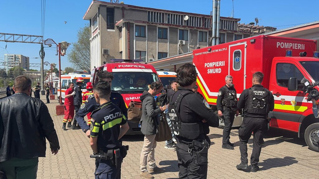 FOTO VIDEO Plan Roșu de Intervenție la Gara Constanța: mai multe victime au fost transportate la spital după un accident feroviar între două trenuri UPDATE 19 FOTO VIDEO Plan Roșu de Intervenție la Gara Constanța: mai multe victime au fost transportate la spital după un accident feroviar între două trenuri UPDATE WhatsApp Image 2025 05 04 at 15.05.47