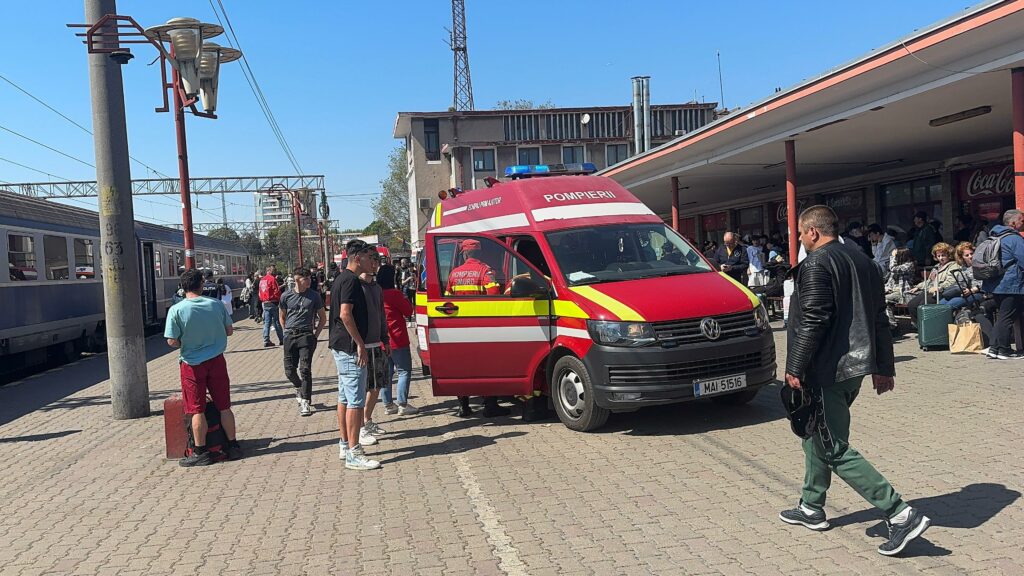 FOTO VIDEO Plan Roșu de Intervenție la Gara Constanța: mai multe victime au fost transportate la spital după un accident feroviar între două trenuri UPDATE 23 FOTO VIDEO Plan Roșu de Intervenție la Gara Constanța: mai multe victime au fost transportate la spital după un accident feroviar între două trenuri UPDATE WhatsApp Image 2025 05 04 at 15.05.58