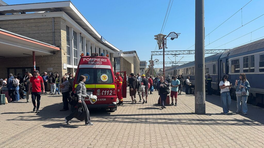 FOTO VIDEO Plan Roșu de Intervenție la Gara Constanța: mai multe victime au fost transportate la spital după un accident feroviar între două trenuri UPDATE 24 FOTO VIDEO Plan Roșu de Intervenție la Gara Constanța: mai multe victime au fost transportate la spital după un accident feroviar între două trenuri UPDATE WhatsApp Image 2025 05 04 at 15.06.11