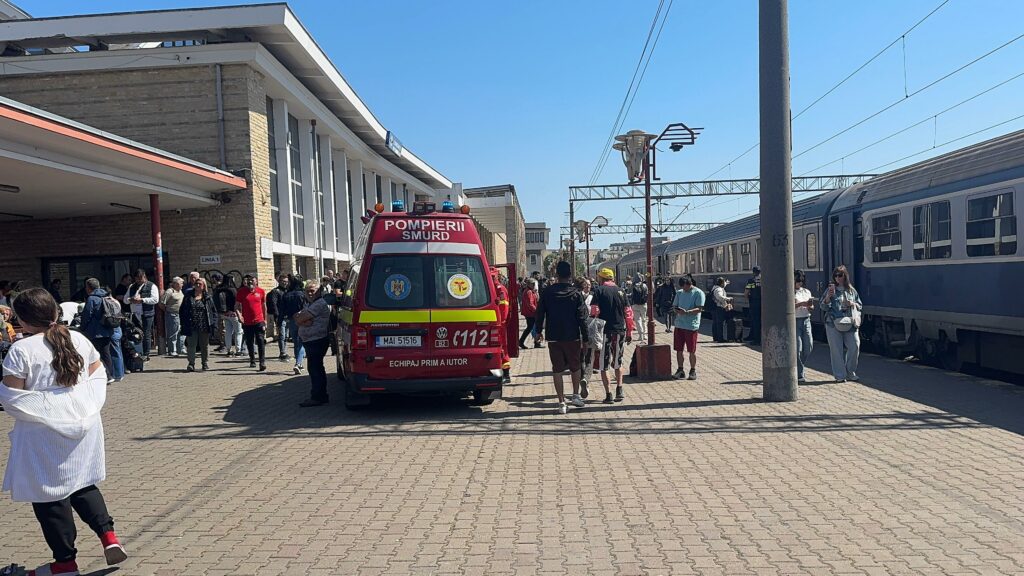 FOTO VIDEO Plan Roșu de Intervenție la Gara Constanța: mai multe victime au fost transportate la spital după un accident feroviar între două trenuri UPDATE 25 FOTO VIDEO Plan Roșu de Intervenție la Gara Constanța: mai multe victime au fost transportate la spital după un accident feroviar între două trenuri UPDATE WhatsApp Image 2025 05 04 at 15.06.15