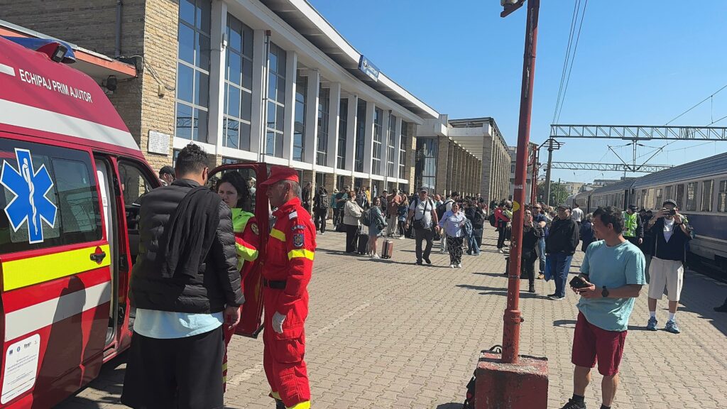 FOTO VIDEO Plan Roșu de Intervenție la Gara Constanța: mai multe victime au fost transportate la spital după un accident feroviar între două trenuri UPDATE 27 FOTO VIDEO Plan Roșu de Intervenție la Gara Constanța: mai multe victime au fost transportate la spital după un accident feroviar între două trenuri UPDATE WhatsApp Image 2025 05 04 at 15.09.42