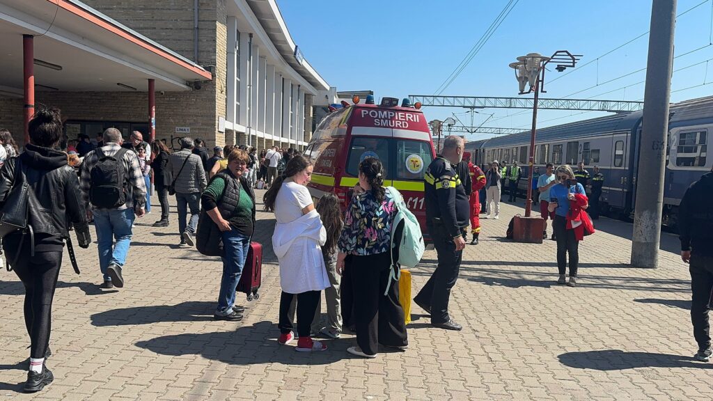 FOTO VIDEO Plan Roșu de Intervenție la Gara Constanța: mai multe victime au fost transportate la spital după un accident feroviar între două trenuri UPDATE 28 FOTO VIDEO Plan Roșu de Intervenție la Gara Constanța: mai multe victime au fost transportate la spital după un accident feroviar între două trenuri UPDATE WhatsApp Image 2025 05 04 at 15.09.43