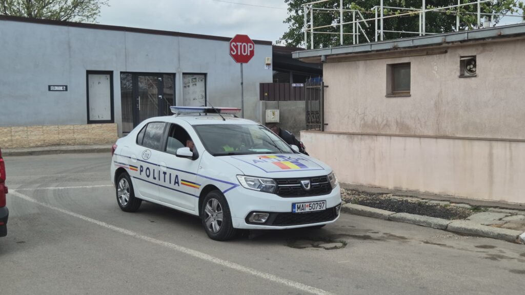 FOTO VIDEO Incendiu la anexa unei case din cartierul KM 5, Constanța 10 FOTO VIDEO Incendiu la anexa unei case din cartierul KM 5, Constanța WhatsApp Image 2025 05 09 at 14.59.54