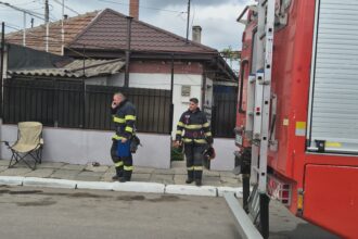 FOTO VIDEO Incendiu la anexa unei case din cartierul KM 5, Constanța WhatsApp Image 2025 05 09 at 14.59.58