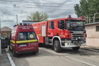 Accident cu 6 persoane implicate dintre care un vârstnic încarcerat, iar două victime transportate la spital, la Tulcea WhatsApp Image 2025 05 09 at 15.05.05 1