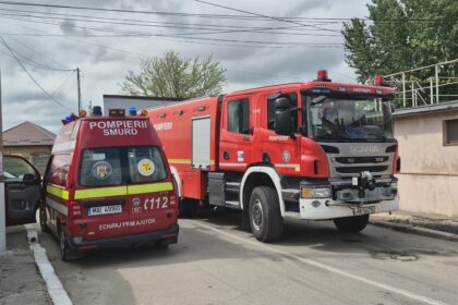 Accident cu 6 persoane implicate dintre care un vârstnic încarcerat, iar două victime transportate la spital, la Tulcea WhatsApp Image 2025 05 09 at 15.05.05 1