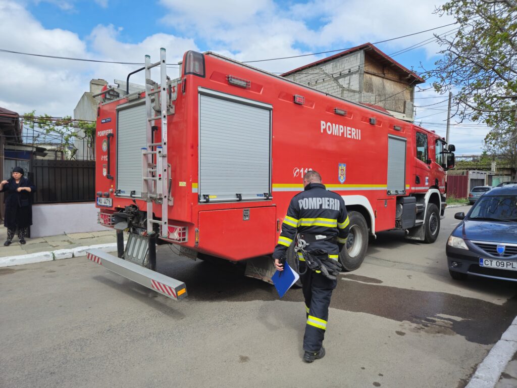 FOTO VIDEO Incendiu la anexa unei case din cartierul KM 5, Constanța 3 FOTO VIDEO Incendiu la anexa unei case din cartierul KM 5, Constanța WhatsApp Image 2025 05 09 at 15.05.34