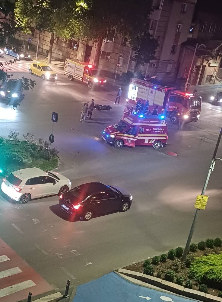 FOTO Accident între o mașină și un curier Glovo pe motocicletă, în Constanța 2 FOTO Accident între o mașină și un curier Glovo pe motocicletă, în Constanța WhatsApp Image 2025 05 09 at 23.18.04