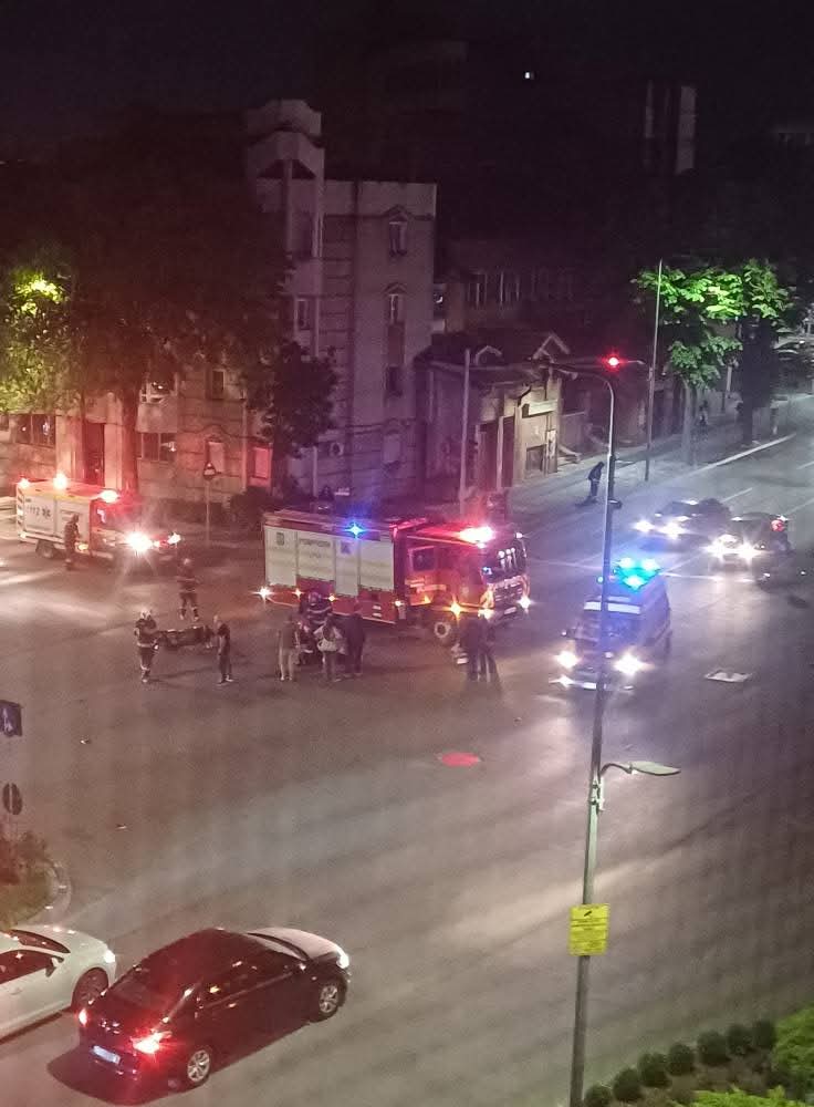 FOTO Accident între o mașină și un curier Glovo pe motocicletă, în Constanța 3 FOTO Accident între o mașină și un curier Glovo pe motocicletă, în Constanța WhatsApp Image 2025 05 09 at 23.18.05 2