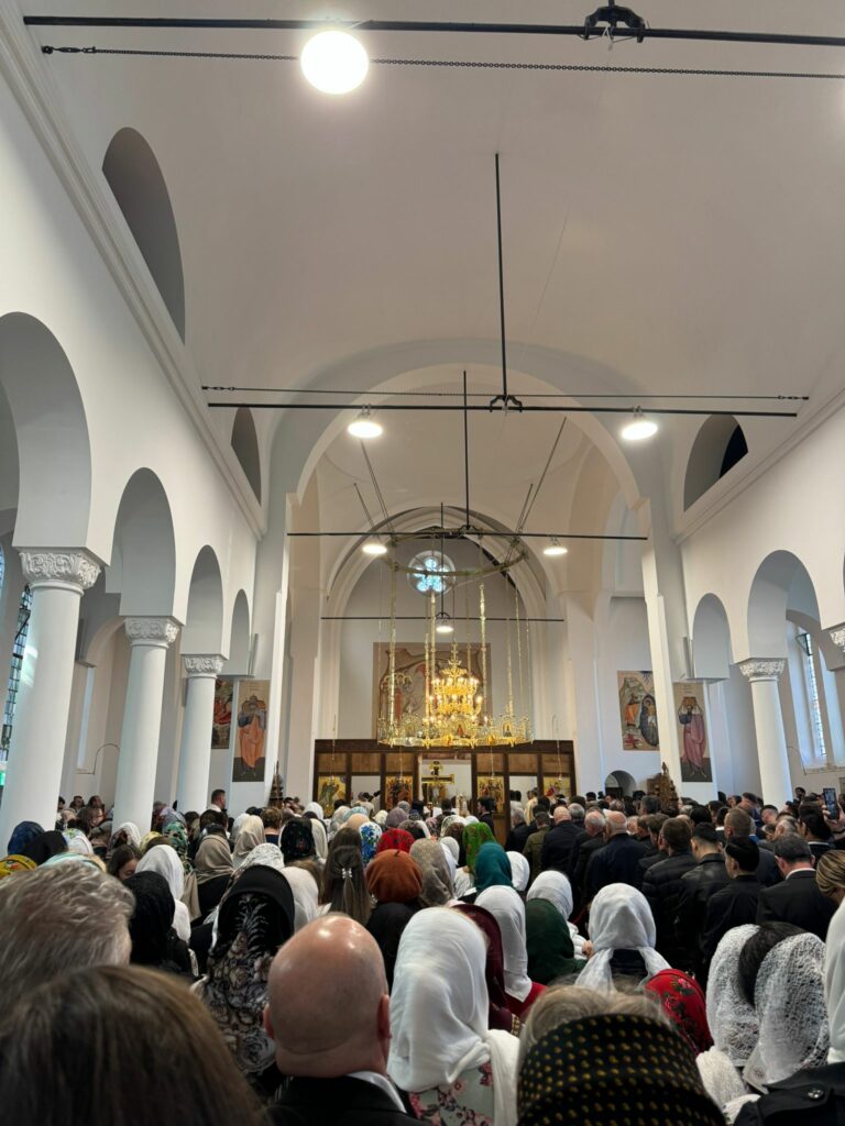 FOTO VIDEO/ IPS Atanasie, primul Arhiepiscop Ortodox Român al Marii Britanii, întronizat la Londra 7 FOTO VIDEO/ IPS Atanasie, primul Arhiepiscop Ortodox Român al Marii Britanii, întronizat la Londra WhatsApp Image 2025 05 10 at 12.36.41