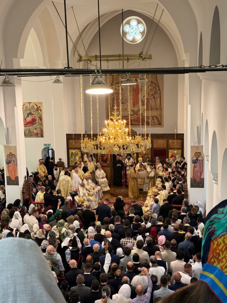 FOTO VIDEO/ IPS Atanasie, primul Arhiepiscop Ortodox Român al Marii Britanii, întronizat la Londra 3 FOTO VIDEO/ IPS Atanasie, primul Arhiepiscop Ortodox Român al Marii Britanii, întronizat la Londra WhatsApp Image 2025 05 10 at 14.00.01 1