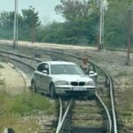 FOTO O femeie a căzut cu mașina pe șinele de tren, după ce a intrat pe un peron, în Eforie Nord WhatsApp Image 2025 05 10 at 14.17.52