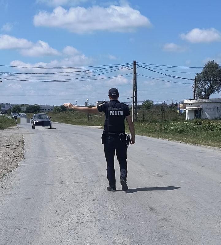 FOTO Acțiuni desfășurate de polițiștii municipiului Medgidia: peste 120 de persoane legitimate și zeci de amenzi aplicate WhatsApp Image 2025 05 11 at 12.17.49