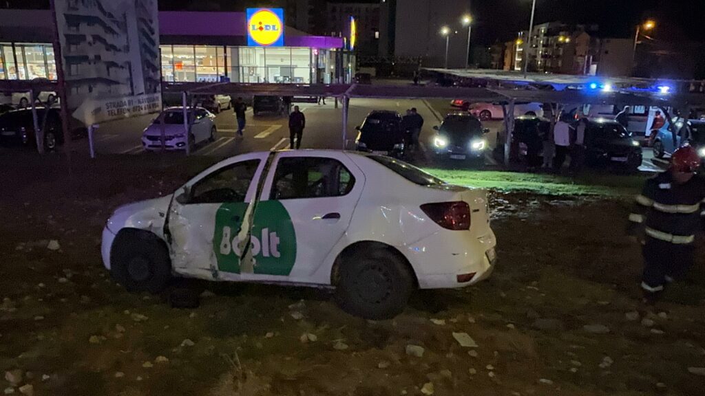 FOTO VIDEO Accident grav la Lidl din Mamaia Nord/ O femeie și un șofer de bolt au ajuns la spital UPDATE 2 FOTO VIDEO Accident grav la Lidl din Mamaia Nord/ O femeie și un șofer de bolt au ajuns la spital UPDATE WhatsApp Image 2025 05 13 at 21.31.26