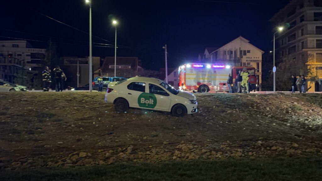 FOTO VIDEO Accident grav la Lidl din Mamaia Nord/ O femeie și un șofer de bolt au ajuns la spital UPDATE 9 FOTO VIDEO Accident grav la Lidl din Mamaia Nord/ O femeie și un șofer de bolt au ajuns la spital UPDATE WhatsApp Image 2025 05 13 at 22.03.30