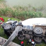 FOTO O betonieră s-a răsturnat de pe podul de la Agigea, la intrarea în port WhatsApp Image 2025 05 16 at 18.03.07