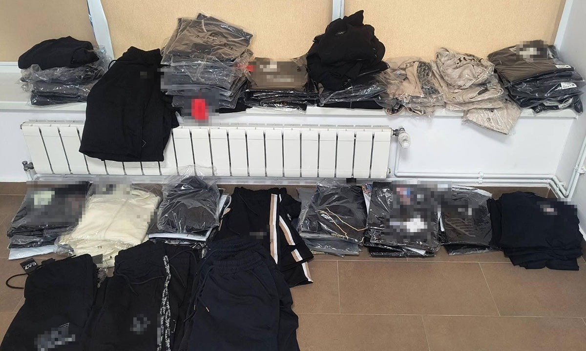 FOTO VIDEO Haine contrafăcute, aduse din Turcia, confiscate de poliţiştii de frontieră la Mangalia WhatsApp Image 2025 05 21 at 11.50.02