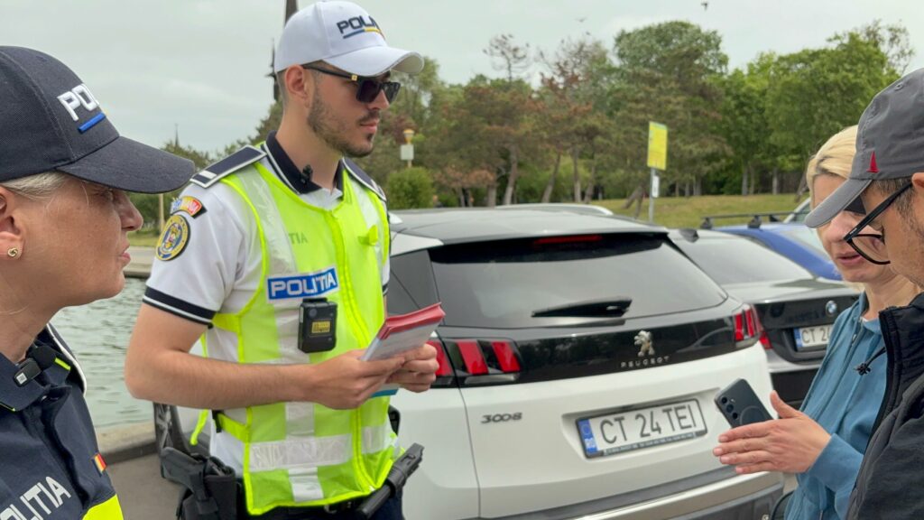 FOTO VIDEO Săptămâna Națională a Siguranței Rutiere la Constanța. Polițiștii le-au făcut recomandări participanților la trafic 3 FOTO VIDEO Săptămâna Națională a Siguranței Rutiere la Constanța. Polițiștii le-au făcut recomandări participanților la trafic WhatsApp Image 2025 05 25 at 12.46.15