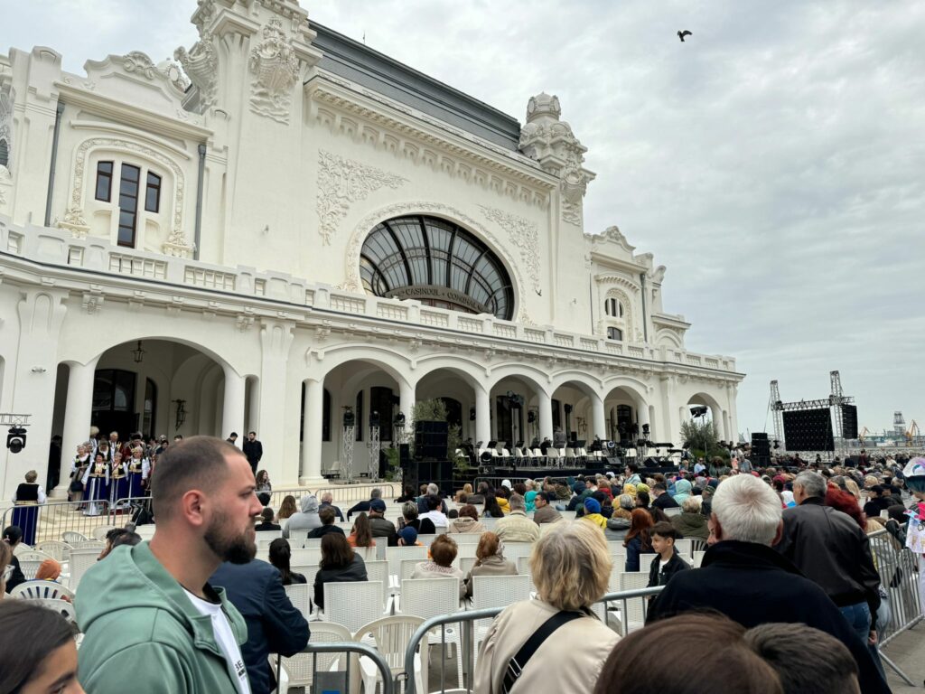 FOTO VIDEO Ultima zi de spectacol de la Zilele Constanței/ Peste 10.000 de oameni au trecut pragul Cazinolui în ultimele 4 zile 19 FOTO VIDEO Ultima zi de spectacol de la Zilele Constanței/ Peste 10.000 de oameni au trecut pragul Cazinolui în ultimele 4 zile WhatsApp Image 2025 05 25 at 16.54.24 1