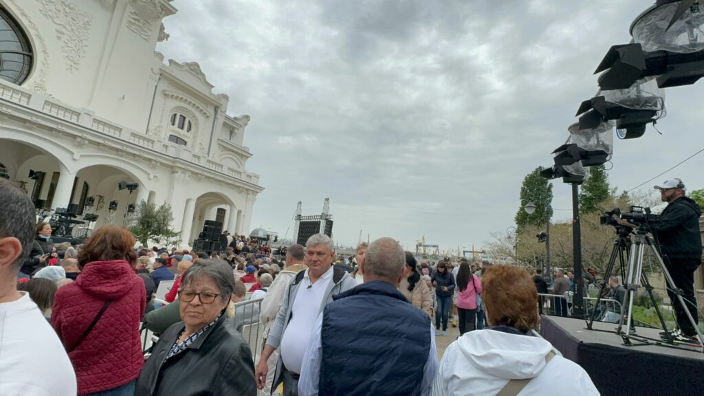 FOTO VIDEO Ultima zi de spectacol de la Zilele Constanței/ Peste 10.000 de oameni au trecut pragul Cazinolui în ultimele 4 zile 21 FOTO VIDEO Ultima zi de spectacol de la Zilele Constanței/ Peste 10.000 de oameni au trecut pragul Cazinolui în ultimele 4 zile WhatsApp Image 2025 05 25 at 16.54.25 1