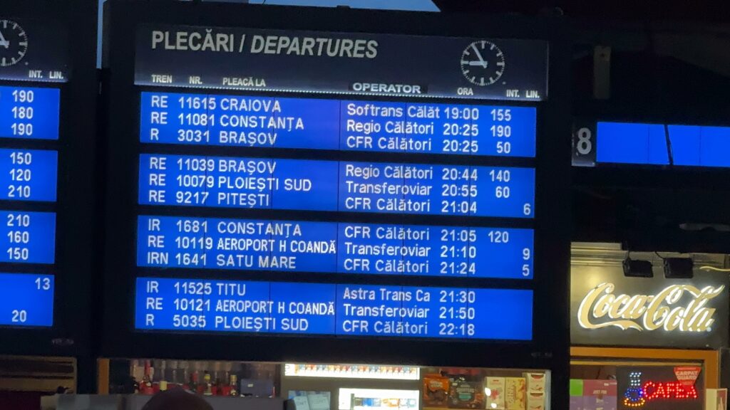 FOTO VIDEO ORE ÎNTREGI de întârzieri către Constanța, cu trenul, din Gara București WhatsApp Image 2025 05 28 at 23.37.04