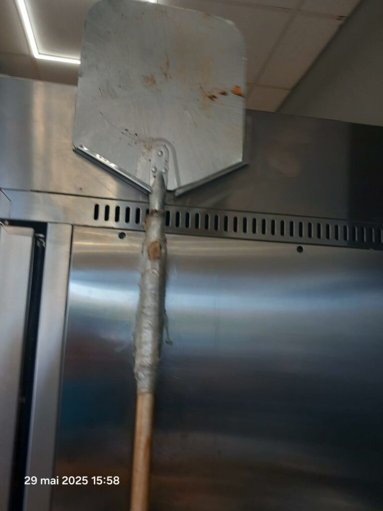 FOTO VIDEO Magazinul Profi din cartierul Tomis Plus, sancționat de OPC: carne păstrată la temperaturi neconforme și produse depreciate 12 FOTO VIDEO Magazinul Profi din cartierul Tomis Plus, sancționat de OPC: carne păstrată la temperaturi neconforme și produse depreciate WhatsApp Image 2025 05 29 at 21.38.14