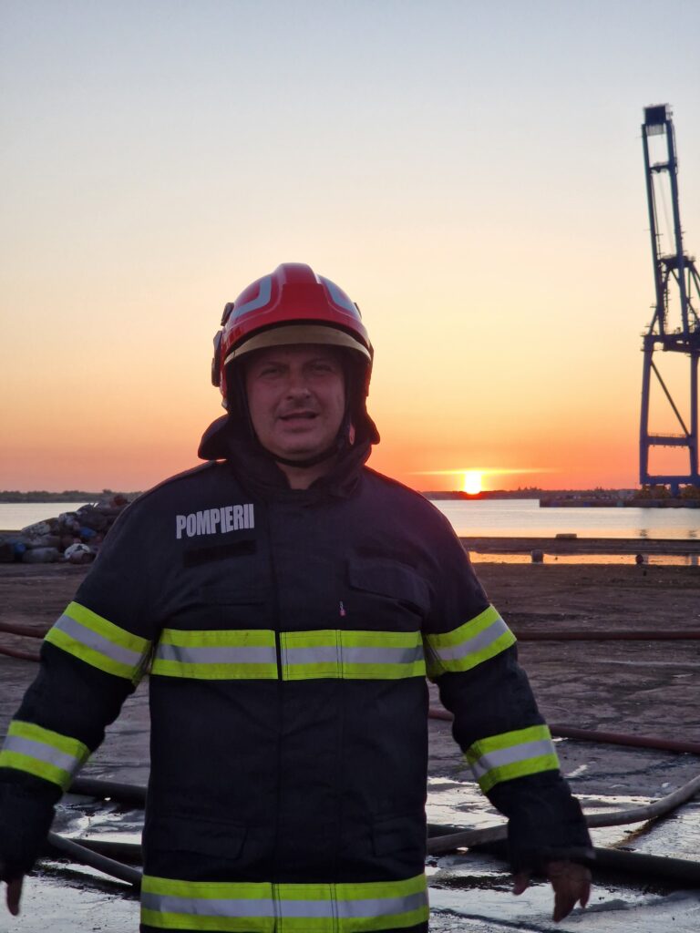 Galerie FOTO&VIDEO Sute de tone au ars sâmbătă dimineață în Portul Agigea Sud / A intervenit SMURD / UPDATE 6 Galerie FOTO&VIDEO Sute de tone au ars sâmbătă dimineață în Portul Agigea Sud / A intervenit SMURD / UPDATE WhatsApp Image 2025 05 31 at 08.13.17